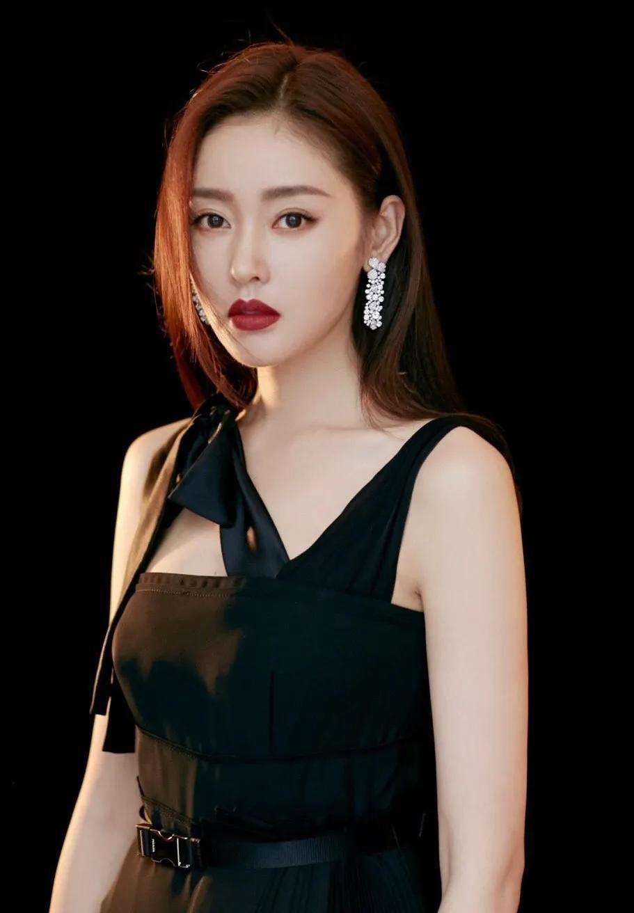 打造完美脚部魅力的步骤指南，最新美女美脚丫秘籍分享！