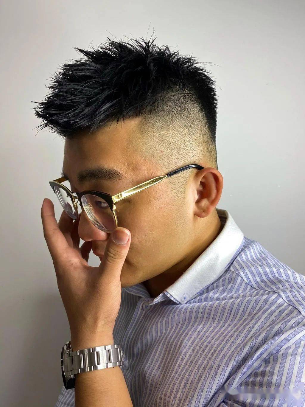 最新男士短发造型推荐，时尚潮流与个人立场的探索