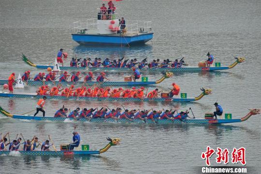 红龙比赛的温馨日常风采展示