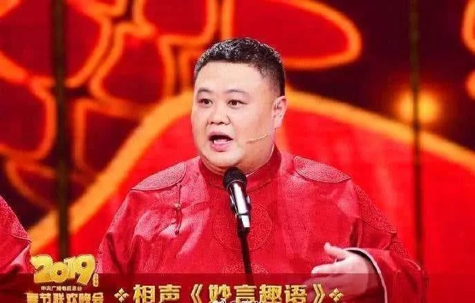 相声演员李文华，幽默大师的独特魅力闪耀舞台