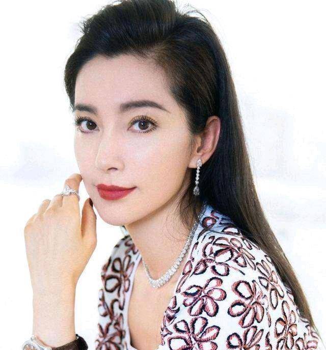 剩女明星逆袭之路，星光闪耀，不止夜晚的星辰璀璨