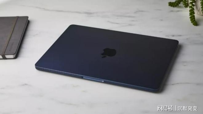 MacBook搭载最新芯片，科技巅峰，未来体验之旅